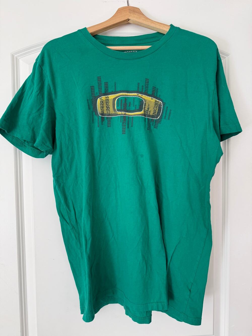 Vintage Oakley Graphic T-Shirt | Green Y2K Skate Streetwear Tee Men's Large